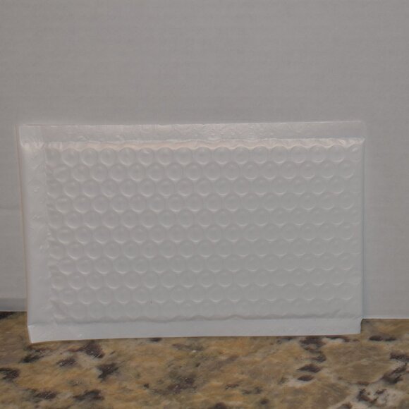 Fuxury Bubble Mailers 4x8 Inch White 200 Pack Padded Envelopes - Picture 1 of 3